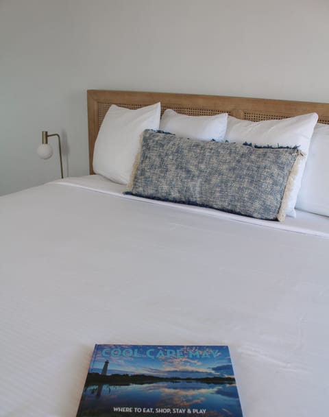 Premium bedding, in-room safe, iron/ironing board, free WiFi