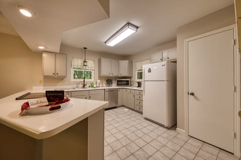 Full kitchen ready for you to enjoy and make wonderful memories.