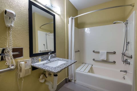 Room, 1 King Bed, Accessible, Non Smoking (Mobility) | Accessible bathroom