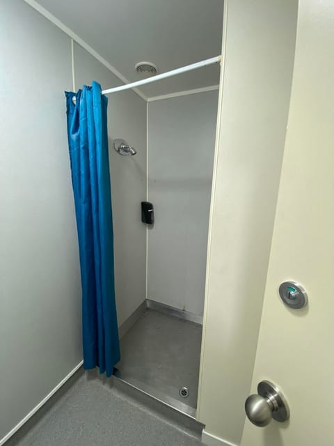 Standard Double Room, Non Smoking, Shared Bathroom | Bathroom | Shower, free toiletries, towels, soap