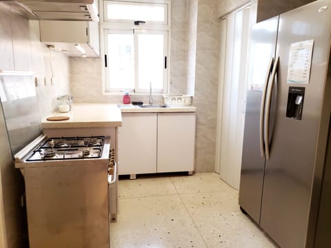 Deluxe Apartment | Private kitchen | Full-size fridge, microwave, oven, espresso maker