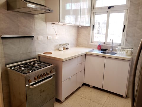 Deluxe Apartment | Private kitchen | Full-size fridge, microwave, oven, espresso maker