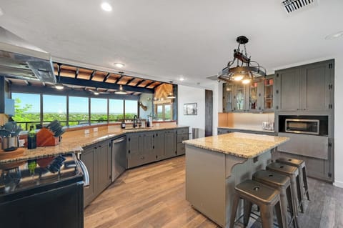 Entertain and gather with ease at the additional seating on our kitchen bar and island.