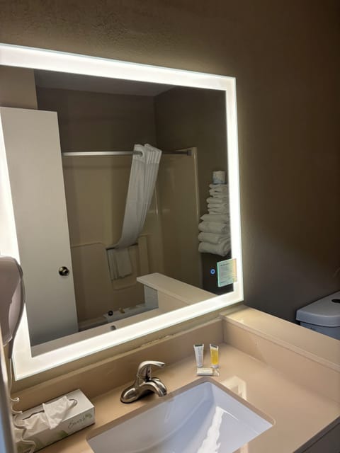 Standard Room, 2 Queen Beds | Bathroom | Free toiletries, hair dryer, bathrobes, bidet