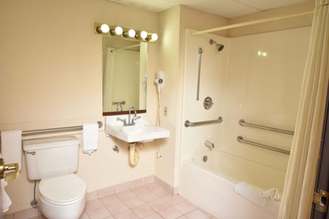Room, 1 Queen Bed, Accessible, Non Smoking | Bathroom | Hydromassage showerhead, hair dryer, towels, soap