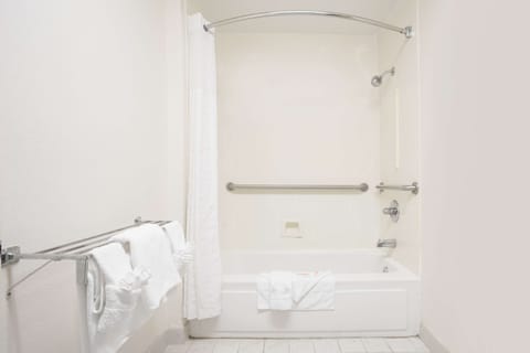 Standard Room, 1 King Bed, Accessible, Refrigerator & Microwave (Walk-in Shower) | Bathroom | Bathtub, hair dryer, towels