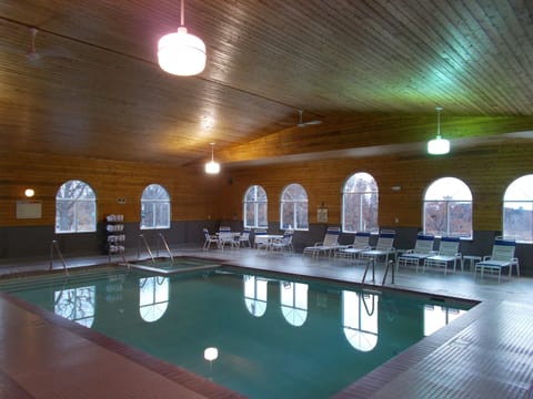 Indoor pool, sun loungers