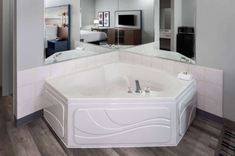 Jetted tub