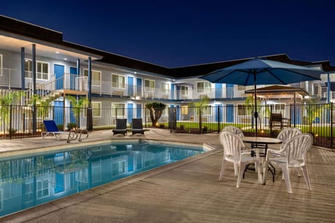 Outdoor pool, pool umbrellas