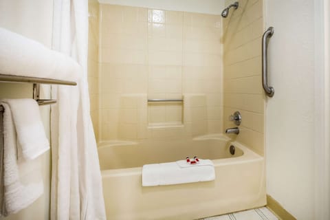 Room, 1 Queen Bed, Accessible, Non Smoking (Mobility/Hearing) | Bathroom | Combined shower/tub, free toiletries, hair dryer, towels