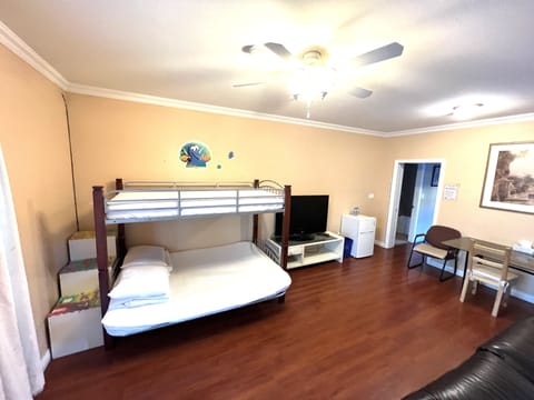 Grand Suite, Multiple Bedrooms | Living room | Heated floors