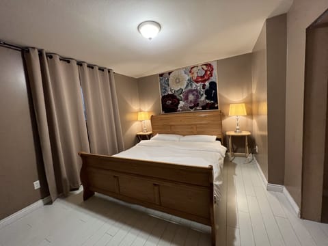 Comfort Suite, Multiple Bedrooms | Iron/ironing board, free WiFi