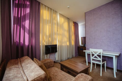 Deluxe Double Room | Premium bedding, minibar, individually decorated, individually furnished