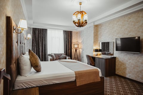 Family Suite | Premium bedding, minibar, individually decorated, individually furnished