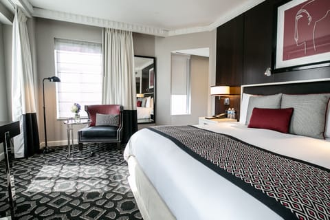 Luxury Room, 1 King Bed, Corner | Premium bedding, down comforters, pillowtop beds, minibar