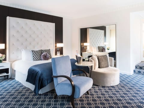 Suite, 1 Bedroom, City View (Prestige) | Premium bedding, down comforters, pillowtop beds, minibar