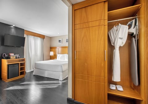 Deluxe Room, 1 King Bed | Premium bedding, minibar, in-room safe, individually decorated