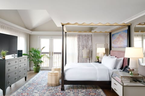 Junior Suite, 1 King Bed (Grand Lodge) | Premium bedding, down comforters, minibar, in-room safe