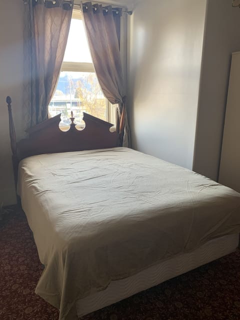 2 Full Beds | Free WiFi, bed sheets