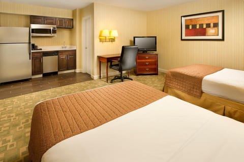 Two Doubles Non Smoking South Wing | In-room safe, desk, blackout drapes, iron/ironing board