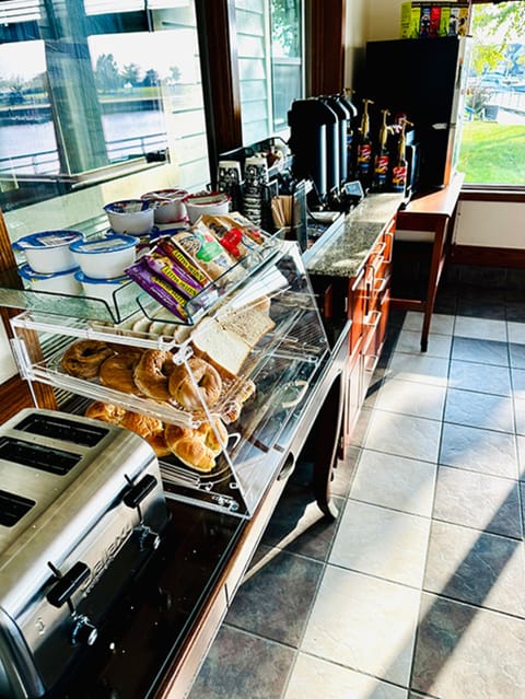 Free daily continental breakfast