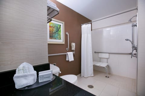 Room, 1 King Bed | Bathroom | Combined shower/tub, free toiletries, hair dryer, towels