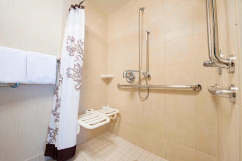 Suite, 2 Bedrooms | Bathroom | Combined shower/tub, free toiletries, hair dryer, towels