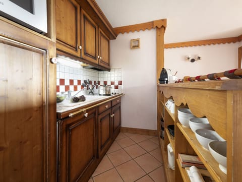 Standard Apartment, 3 Bedrooms | Private kitchenette | Fridge, microwave, stovetop, dishwasher