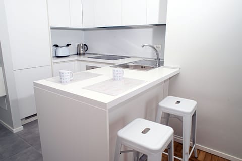 Apartment (1 Bedroom) | Private kitchenette