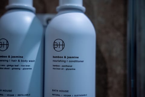 Shower, free toiletries, hair dryer, heated floors