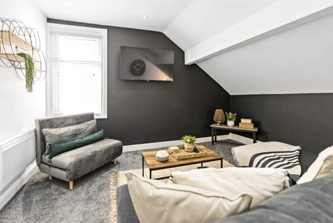 Apartment, Private Bathroom | Lounge