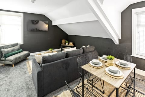 Apartment, Private Bathroom | Lounge