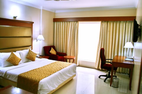 Superior Room | In-room safe, desk, iron/ironing board, rollaway beds