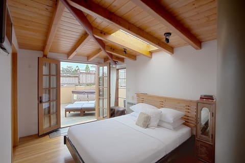 Suite, 2 Bedrooms, Ocean View (1 King and 1 Queen Bed) | Iron/ironing board, free WiFi, bed sheets