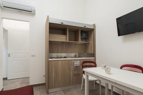 Deluxe Quadruple Room | Living area | 40-inch flat-screen TV with cable channels, TV