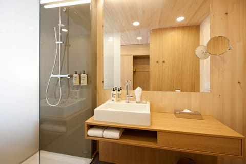 Junior Double or Twin Room, Balcony | Bathroom | Rainfall showerhead, hair dryer, towels
