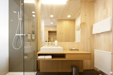 Room (Single) | Bathroom | Rainfall showerhead, hair dryer, towels