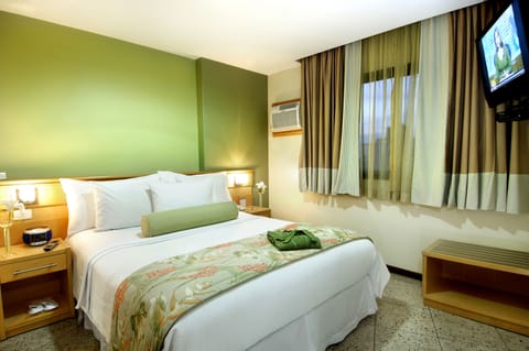 Family Suite, 1 Double Bed | Minibar, in-room safe, laptop workspace, soundproofing