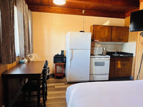 Standard Double Room, Non Smoking | Private kitchen | Full-size fridge, microwave