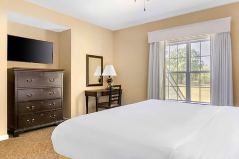 Premium bedding, in-room safe, individually decorated