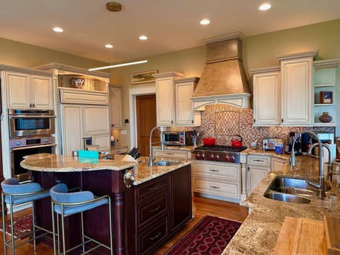 Gourmet Kitchen Main Floor Featuring Viking/Wolf/Subzero/Samsung Appliances