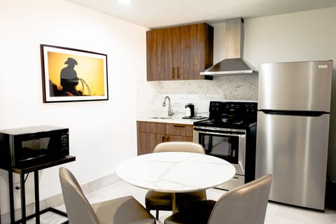 Apartment, Multiple Beds, Non Smoking | Private kitchen | Mini-fridge, microwave, coffee/tea maker