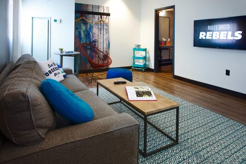 Suite, 1 Bedroom | Living room | Smart TV, Netflix, MP3 dock