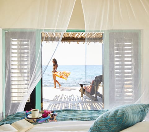 Honeymoon Suite, Oceanfront (Bungalow) | In-room safe, individually decorated, free WiFi, bed sheets