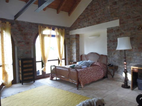 Suite | In-room safe, rollaway beds, free WiFi, bed sheets