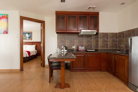 Deluxe Suite King | In-room safe, desk, free WiFi