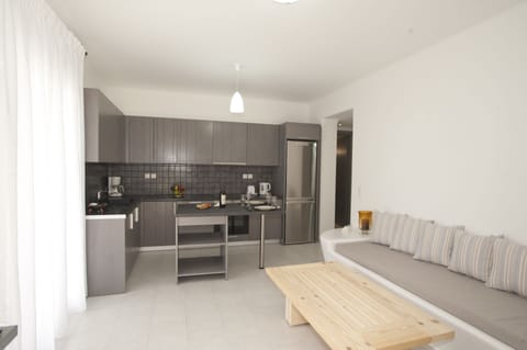 Apartment, 2 Bedrooms | Private kitchen | Fridge, stovetop, coffee/tea maker, electric kettle