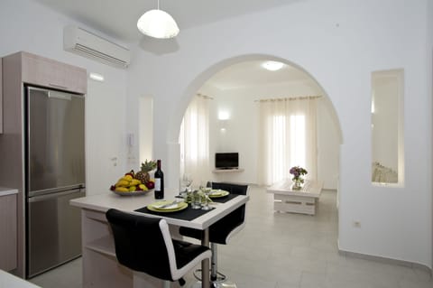 Apartment, 3 Bedrooms | Private kitchen | Fridge, stovetop, coffee/tea maker, electric kettle