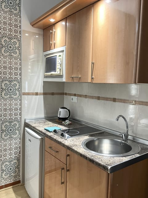 Economy Studio | Private kitchen | Fridge, microwave, electric kettle