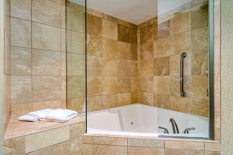 Room, 1 King Bed, Jetted Tub (Study) | Bathroom | Combined shower/tub, free toiletries, hair dryer, towels